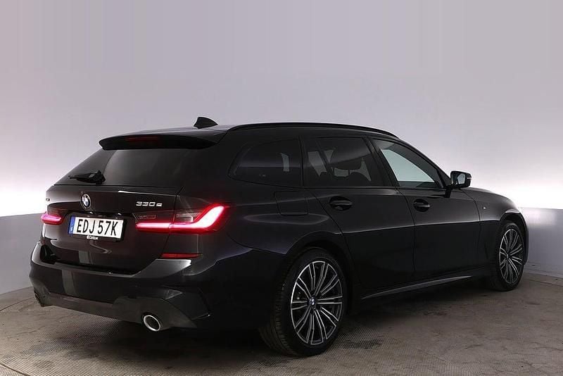 Begagnad BMW 330e M Sport 215 HK (158 kW) 2020 Svart Kombi