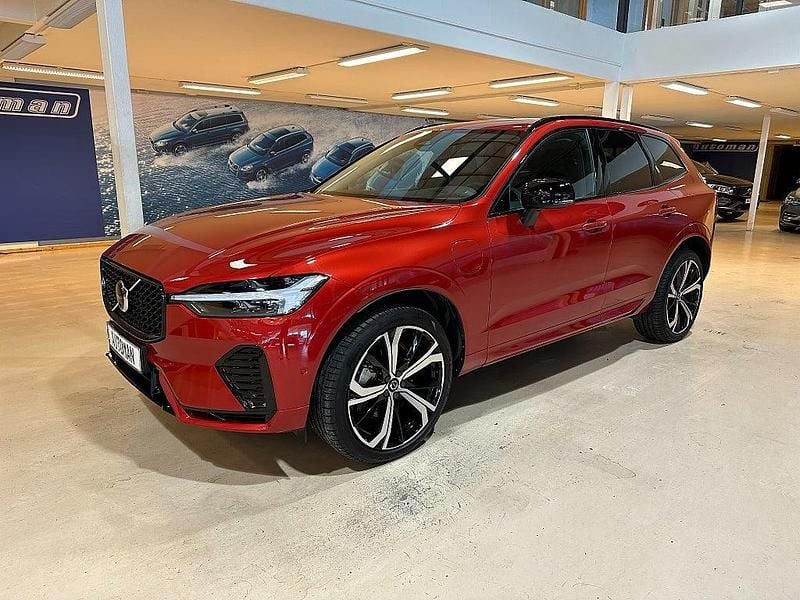 Röd Begagnad 2024 Volvo XC60 Plus SUV | 589 900 kr (Marknadspris) - Bild 1/4