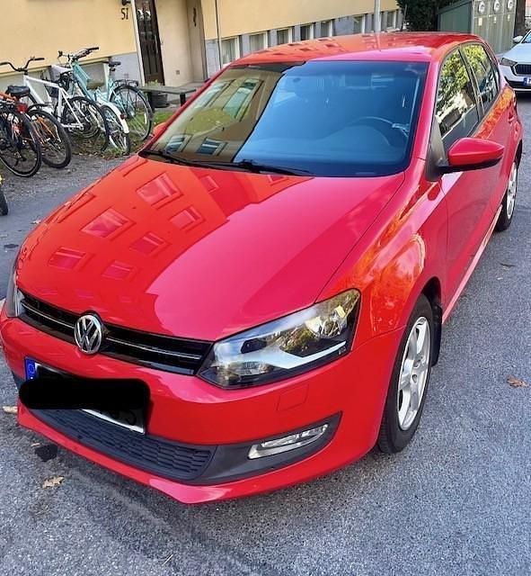 Röd Begagnad 2012 VW Polo Halvkombi | 75 000 kr (Marknadspris) - Bild 1/4