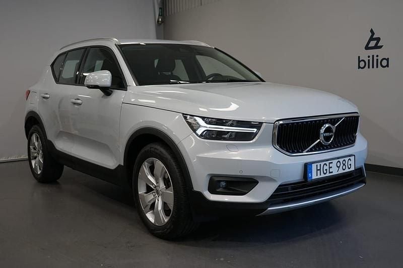 Silver Begagnad 2020 Volvo XC40 Momentum SUV | 259 900 kr (Superpris) - Bild 1/3