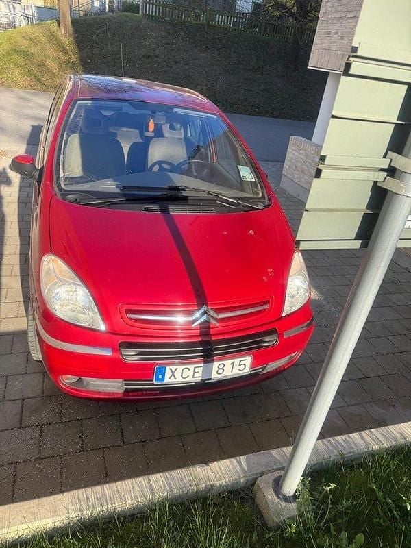 Röd Begagnad 2006 Citroën Xsara Picasso Minibuss | 20 900 kr (Marknadspris) - Bild 1/4