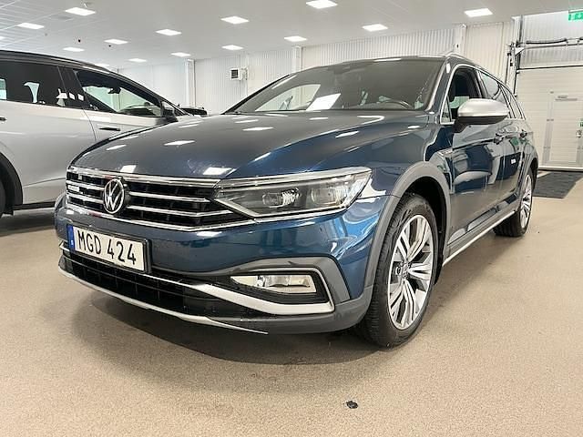 Blå Begagnad 2022 VW Passat Alltrack Executive Kombi | 289 900 kr (Bra pris) - Bild 1/4