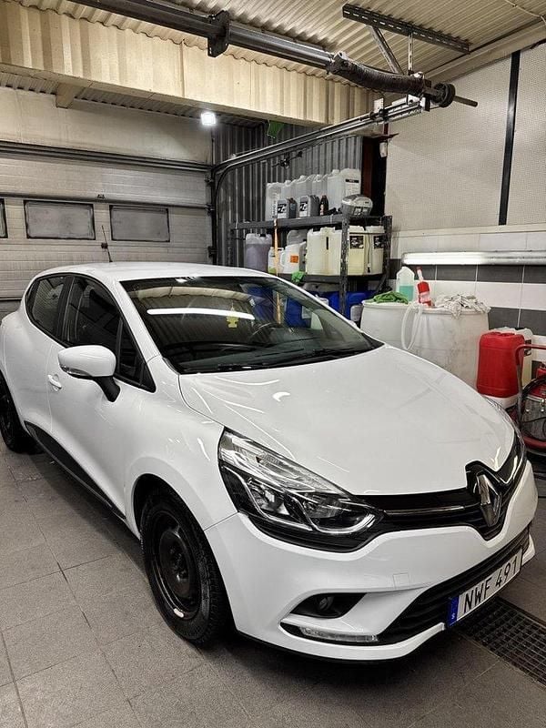 Vit Begagnad 2018 Renault Clio IV Expression Halvkombi | 79 000 kr (Bra pris) - Bild 1/4