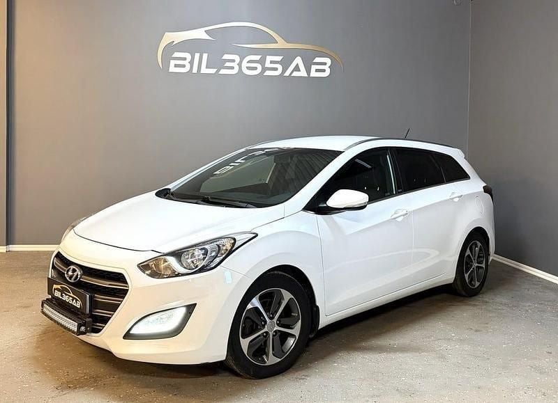 Vit Begagnad 2017 Hyundai i30 Comfort Kombi | 86 800 kr (Marknadspris) - Bild 1/4