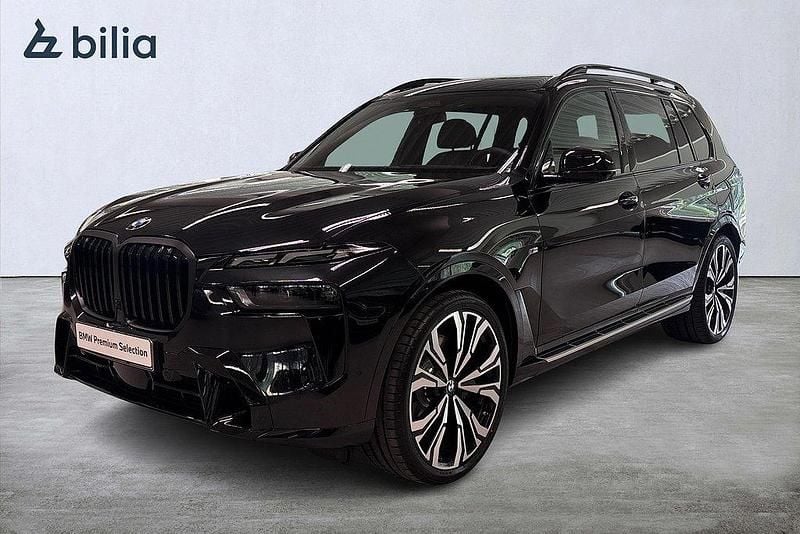 Svart Begagnad 2025 BMW X7 M Sport SUV | 1 299 900 kr - Bild 1/3