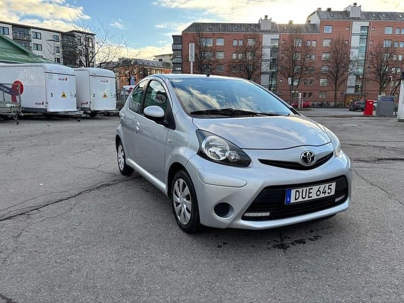 Begagnad 2013 Toyota Aygo Halvkombi | 50 000 kr (Marknadspris) - Bild 1/4