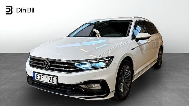 Vit Begagnad 2021 VW Passat Executive Kombi | 314 900 kr (Lite dyr) - Bild 1/4
