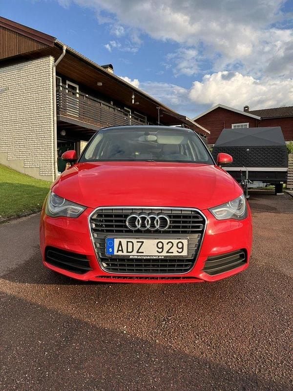 Röd Begagnad 2014 Audi A1 Sportback Sport Halvkombi | 80 000 kr (Bra pris) - Bild 1/4