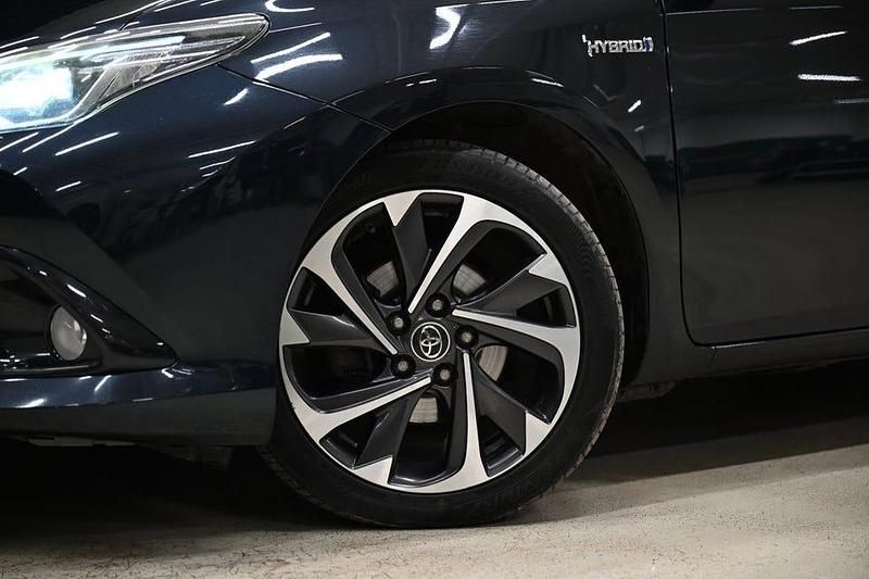 Begagnad Toyota Auris Hybrid 136 HK (100 kW) 2015 Blå Halvkombi