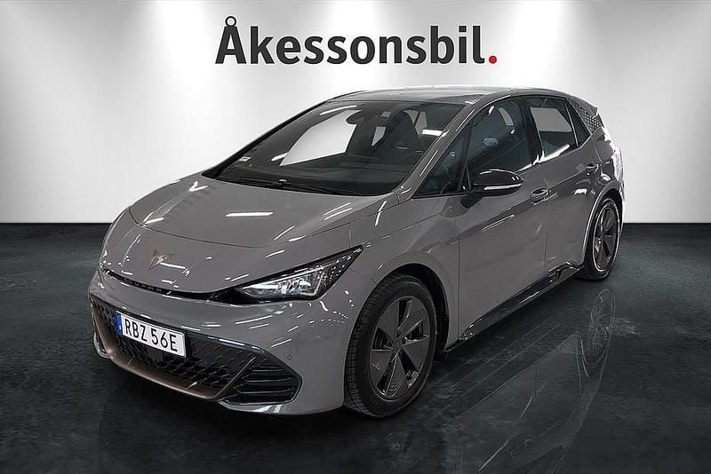 Begagnad Cupra Born 150 kW (204 HK) 2023 Lgrå Halvkombi
