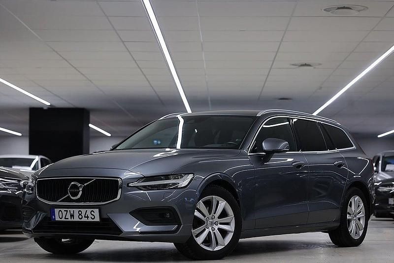 Begagnad Volvo V60 Momentum 197 HK (144 kW) 2020 Grå Kombi