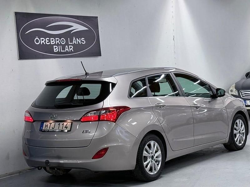 Begagnad Hyundai i30 110 HK (80 kW) 2016 Ljusbrun (brun) Kombi