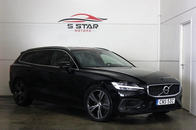 Begagnad Volvo V60 Momentum 340 HK (250 kW) 2020 Svart Kombi