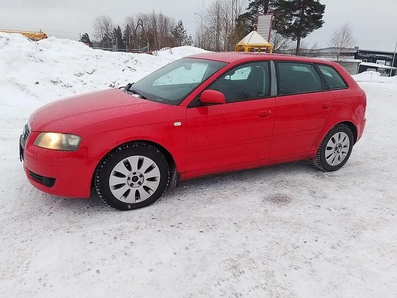 Begagnad Audi A3 Sportback Attraction 116 HK (85 kW) 2005 Röd Halvkombi