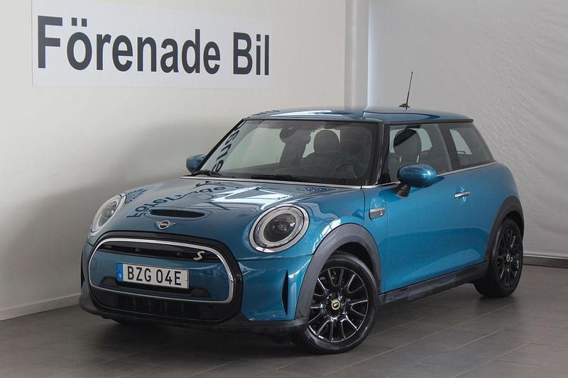 Blå Begagnad 2022 Mini Cooper SE Halvkombi | 209 000 kr (Marknadspris) - Bild 1/4