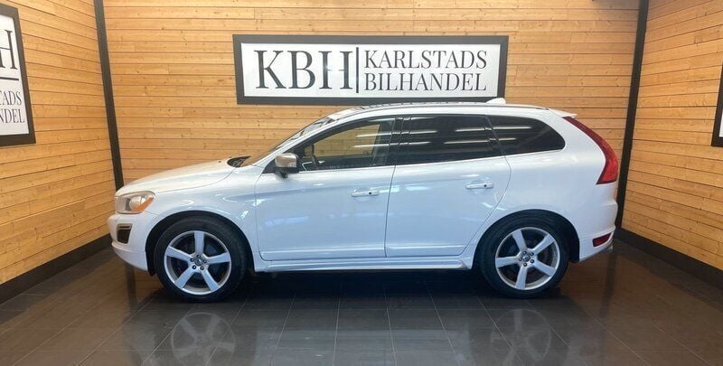 Vit Begagnad 2012 Volvo XC60 R-Design SUV | 119 900 kr (Bra pris) - Bild 1/4