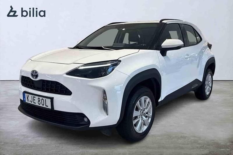Vit Begagnad 2023 Toyota Yaris Cross SUV | 244 900 kr (Bra pris) - Bild 1/1