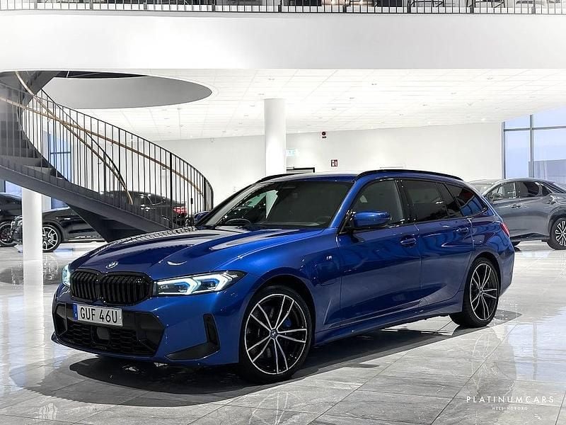 Blå Begagnad 2024 BMW 330e M Sport Kombi | 419 000 kr (Bra pris) - Bild 1/4