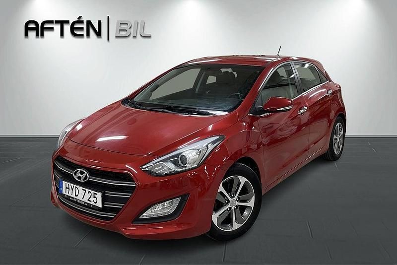 Röd Begagnad 2015 Hyundai i30 Premium Halvkombi | 144 900 kr (Marknadspris) - Bild 1/3
