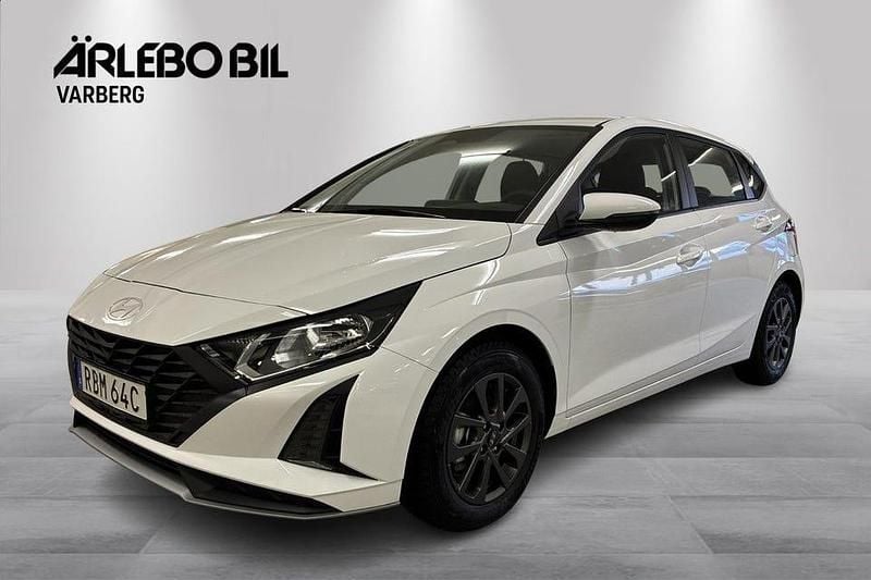 Begagnad Hyundai i20 Essential 84 HK (61 kW) 2024 Vit Halvkombi