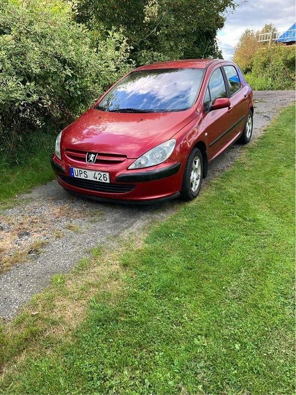 Röd Begagnad 2004 Peugeot 307 Halvkombi | 11 500 kr (Superpris) - Bild 1/4