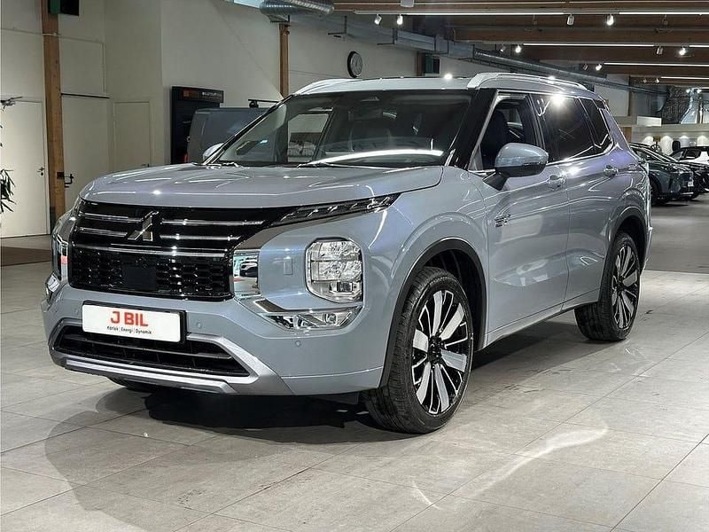 Begagnad Mitsubishi Outlander Instyle 306 HK (225 kW) 2025 Moonstone grey with black roof SUV