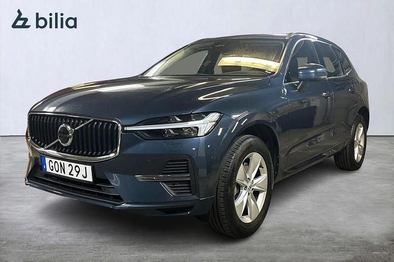 Mörkblå Begagnad 2023 Volvo XC60 Core SUV | 389 900 kr (Superpris) - Bild 1/3