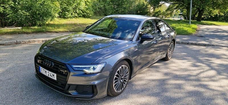 Grå Begagnad 2023 Audi A6 S-Line Sedan | 555 000 kr (Lite dyr) - Bild 1/4