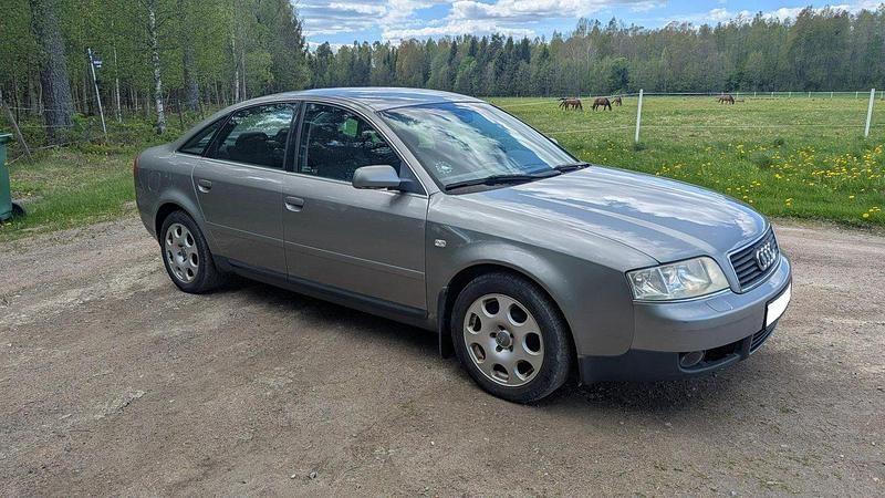 Grå Begagnad 2002 Audi A6 Comfort Sedan | 16 500 kr (Marknadspris) - Bild 1/4
