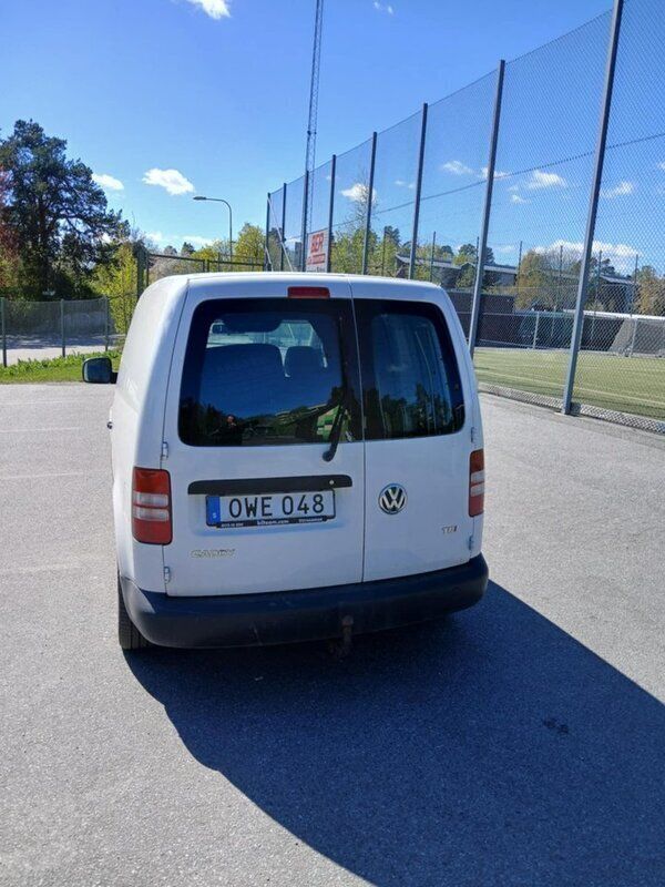 Vit Begagnad 2015 VW Caddy Minibuss | 68 000 kr (Marknadspris) - Bild 1/4
