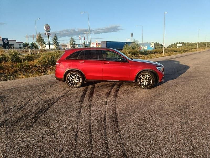 Röd Begagnad 2019 Mercedes GLC250 SUV | 329 000 kr (Marknadspris) - Bild 1/4