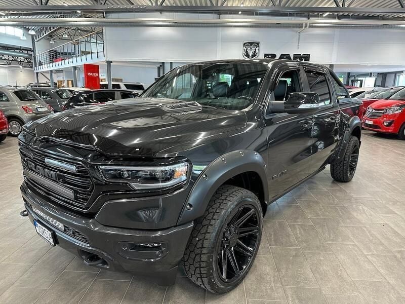 Svart Begagnad 2023 Dodge Ram Limited Pickup | 969 900 kr - Bild 1/4