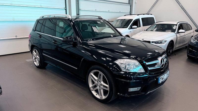 Svart Begagnad 2012 Mercedes GLK220 AMG SUV | 189 000 kr (Marknadspris) - Bild 1/4
