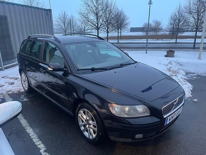 Svart Begagnad 2005 Volvo V50 Kombi | 29 900 kr (Dyr) - Bild 1/4