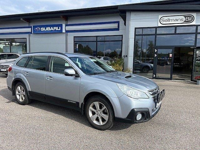 Silver (silver metallic ) Begagnad 2013 Subaru Outback SUV | 89 000 kr (Marknadspris) - Bild 1/4