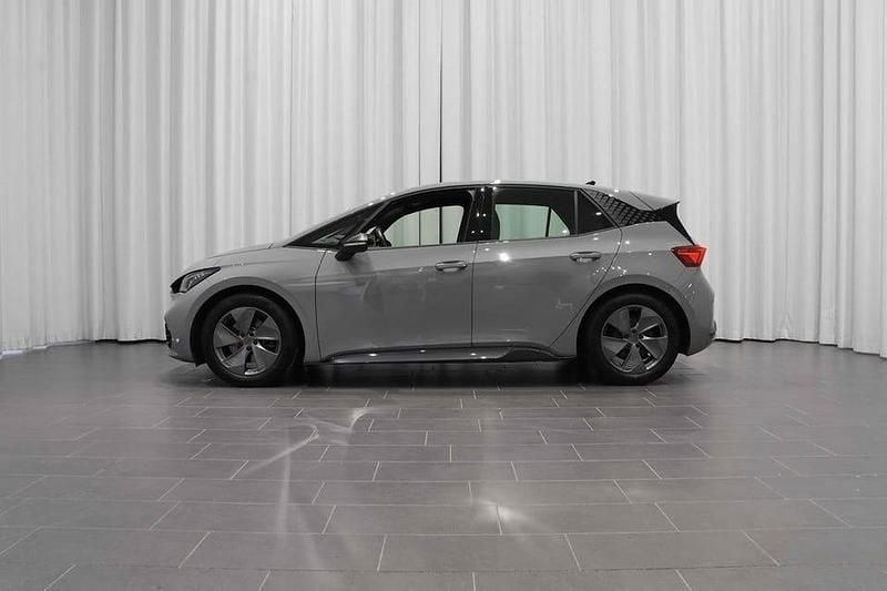 Begagnad Cupra Born 150 kW (204 HK) 2023 Ljusgrå (vapor grey) Halvkombi