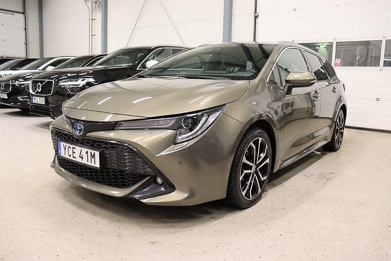 Grön Begagnad 2022 Toyota Corolla Style Kombi | 249 900 kr (Marknadspris) - Bild 1/4
