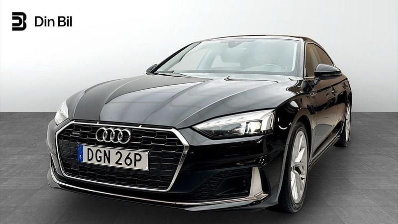 Svart Begagnad 2022 Audi A5 Sportback Proline Halvkombi | 329 000 kr (Superpris) - Bild 1/4