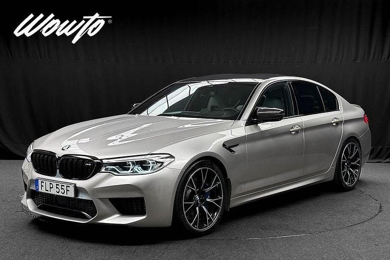 Ljusgrå Begagnad 2019 BMW M5 Competition Edition Sedan | 739 800 kr - Bild 1/3