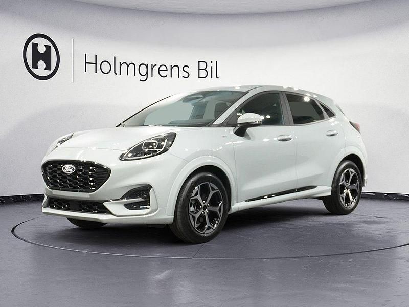 Grå Ny 2025 Ford Puma ST-Line SUV | 332 400 kr (Lite dyr) - Bild 1/4