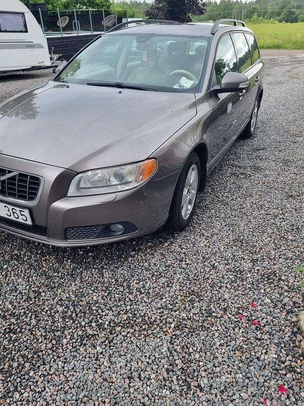 Grå Begagnad 2009 Volvo V70 Momentum Kombi | 37 000 kr (Bra pris) - Bild 1/4