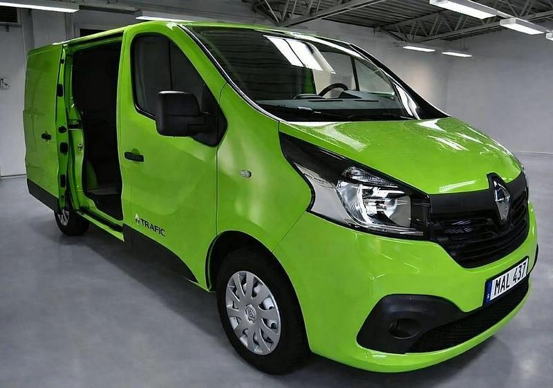 Grön Begagnad 2016 Renault Trafic Minibuss | 127 900 kr (Marknadspris) - Bild 1/4