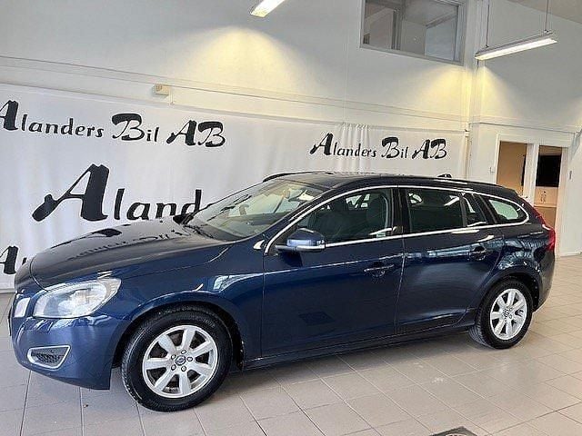 Blå Begagnad 2012 Volvo V60 Momentum Kombi | 74 900 kr (Marknadspris) - Bild 1/4