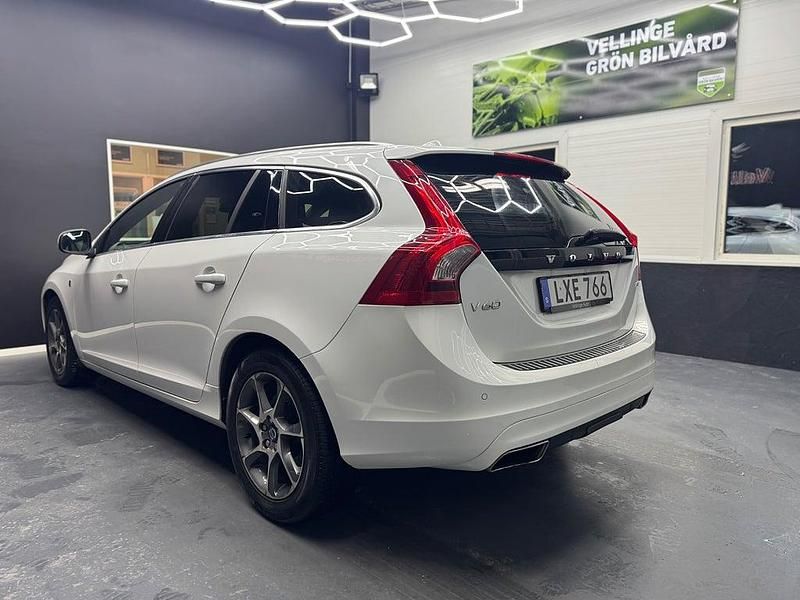 Begagnad Volvo V60 Ocean Race 190 HK (139 kW) 2015 Vit Kombi
