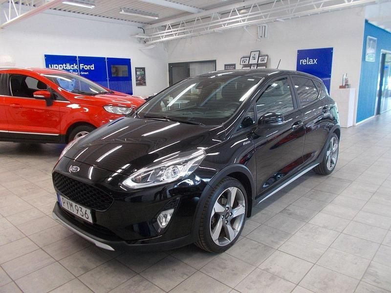 Svart (shadow black) Begagnad 2019 Ford Fiesta Active Halvkombi | 124 400 kr (Marknadspris) - Bild 1/4