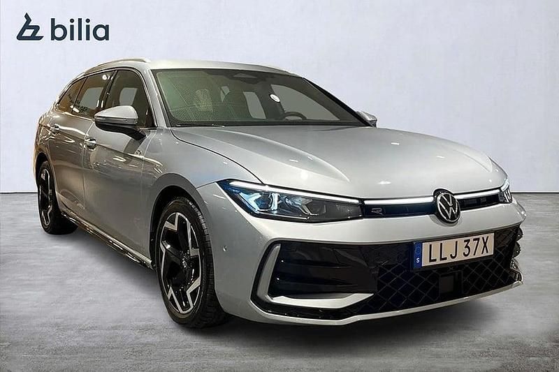 Begagnad VW Passat R-line 196 HK (144 kW) 2024 Silver Kombi