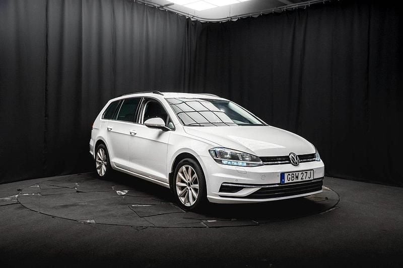 Begagnad VW Golf VII 116 HK (85 kW) 2019 Vit Kombi