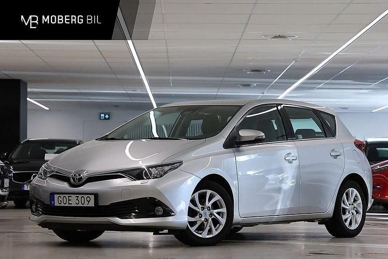 Silver Begagnad 2017 Toyota Auris Active Halvkombi | 149 900 kr (Marknadspris) - Bild 1/2