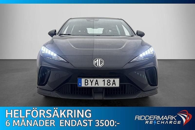Begagnad MG MG4 EV 125 kW (170 HK) 2023 Svart Halvkombi