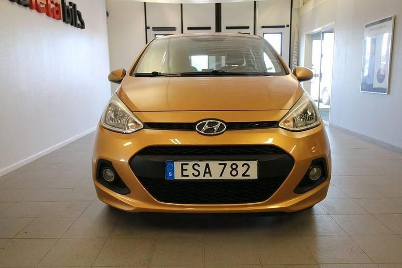 Begagnad Hyundai i10 Comfort 67 HK (49 kW) 2014 Orange Halvkombi
